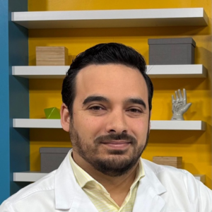 Dr. Andrés Calvo